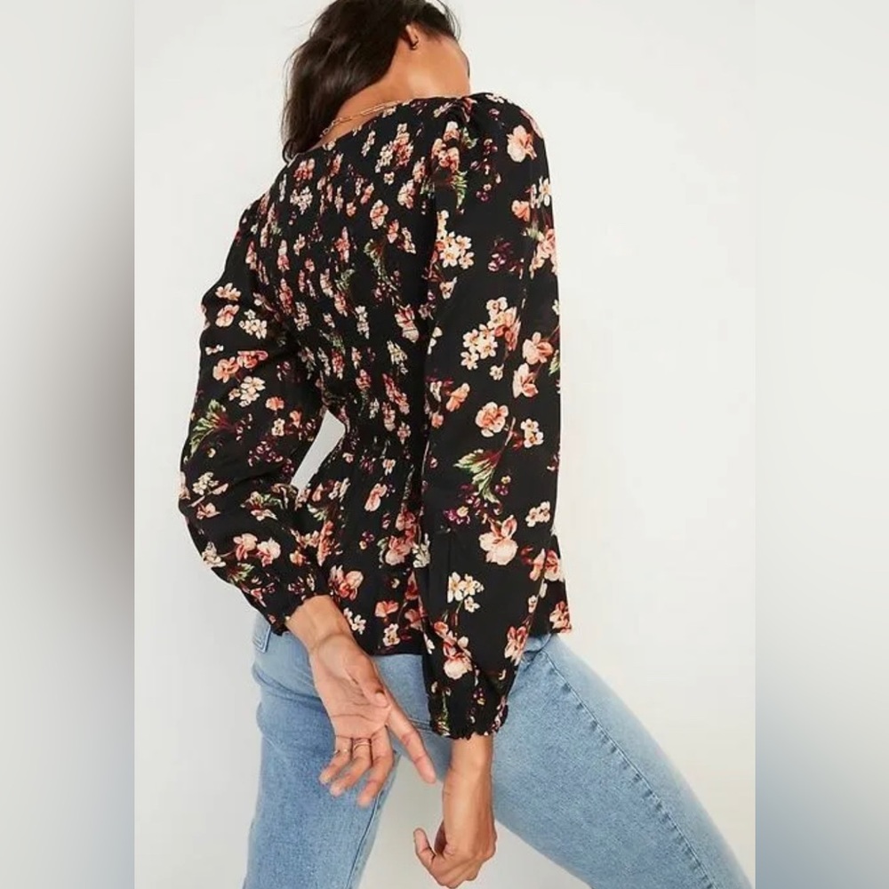Long sleeve floral peplum top.